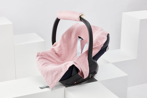 Decke für Babyschale Winter Musselin goldene Punkte auf Rosa