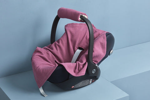 Babydecke für Babyschale Sommer aus Musselin – purpur, Anwendung