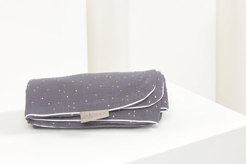 Babydecke Musselin Goldene Punkte Grau – Lifestyle