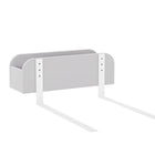 Das KraftKids Bettschutzgitter Rausfallschutz mit Stauraum, 60 cm breit, ist ein weißes Holzbettgitter mit zwei senkrechten Stützen, abgerundeten Ecken und einer stabilen Plattenkonstruktion für sicheren Rausfallschutz auf jedem Lattenrost.