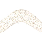 Das KraftKids qualitäts Stillkissen Musselin Zweige braun hat eine V-Form mit weißem Hintergrund und zarten hellbraunen Zweigmustern. Sein ergonomisches Design bietet optimalen Halt und Komfort.